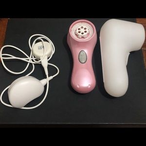 Clarisonic Mia 2 facial brush